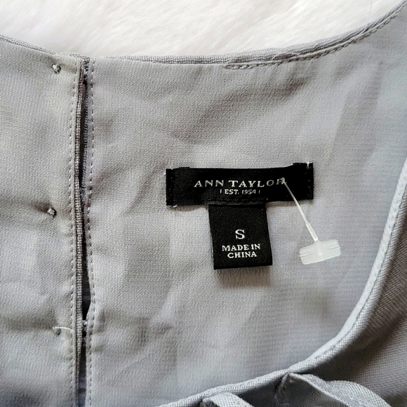 Ann Taylor Sleeve less Top - Picture 4 of 5